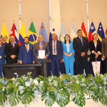 Parlacen reconoce al director general del INFOTEP con la Medalla al Mérito Centroamericano Roberto Carpio Nicolle