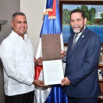 Consulado General e INPOSDOM retoman acuerdo para envío de paquetería y documentos a República Dominicana