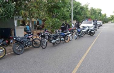 Apresan 25 personas durante carreras clandestinas de motocicletas en San Cristóbal