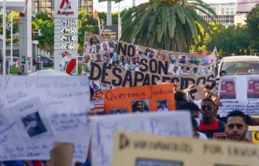 Familiares de desaparecidos retoman vigilia frente al Palacio; piden intervención de Abinader