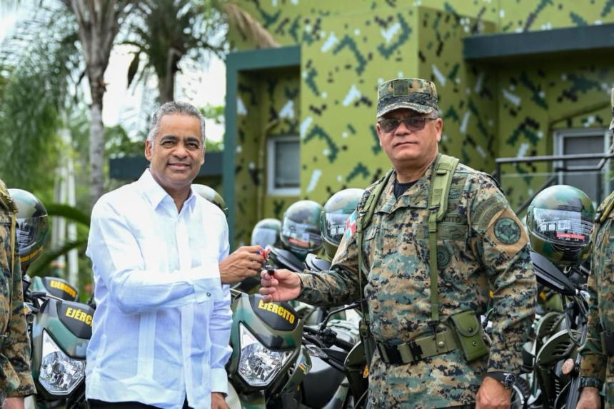 VIDEO: Ejército recibe motocicletas y equipos de comunicación por parte del Sistema 9-1-1