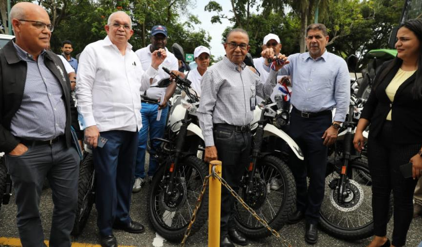 Agricultura entrega 20 motores a la Dirección de Ganadería