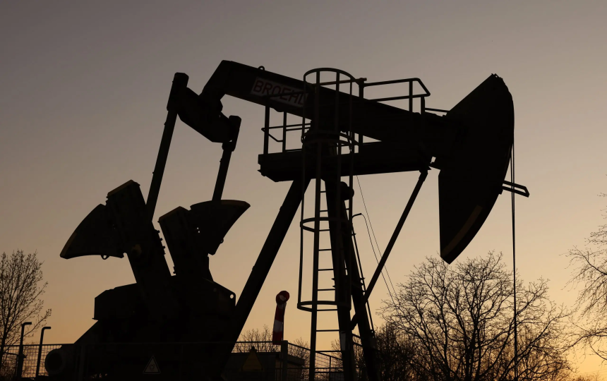 El petróleo de Texas abre con una subida del un leve 0,01 %, hasta 81 dólares el barril