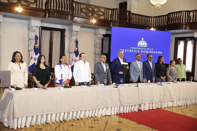 Presidente Abinader encabeza promulgación de la Ley que reconoce la lengua de señas en la República Dominicana