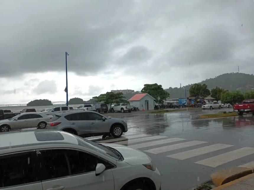 Vaguada continuará provocando lluvias este martes, dice Meteorología
