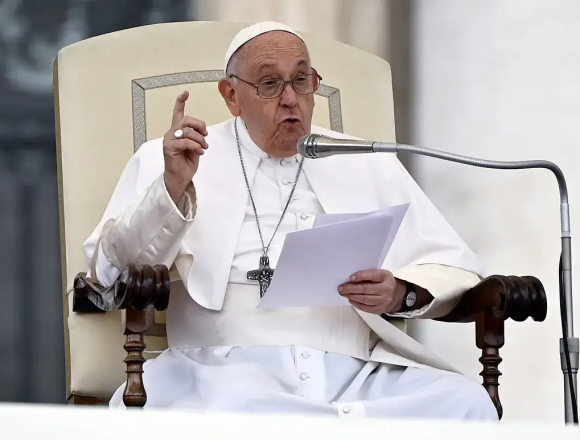 El papa dice que África “no es una mina que explotar ni una tierra que saquear»