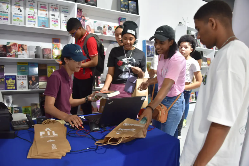 Ventas en librerías superan los 50 millones de pesos en la Feria Internacional del Libro 2023