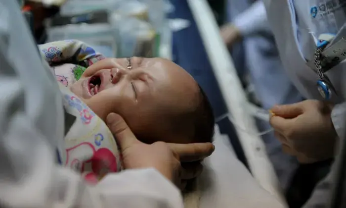 Hong Kong dará a los padres 2,560 dólares por cada hijo ante la baja fertilidad