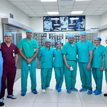Realizan primeras cirugías ginecológicas robóticas de RD