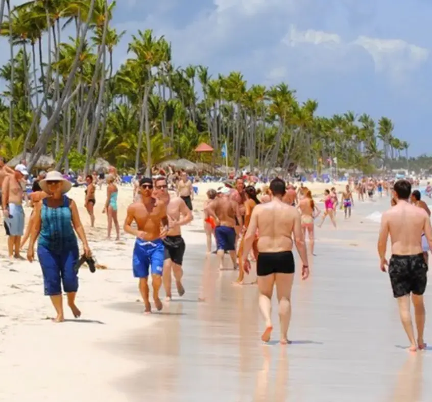 País espera 2.6 millones turistas en tres meses