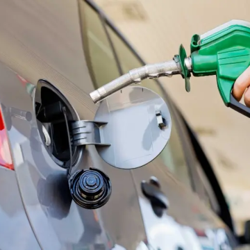 Gobierno congela precios de las gasolinas y el GLP