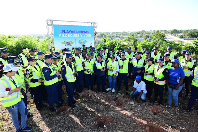 CESAC por instrucción del MIDE realizó este sábado una jornada plantación de árboles como parte del Plan Nacional de Reforestación.