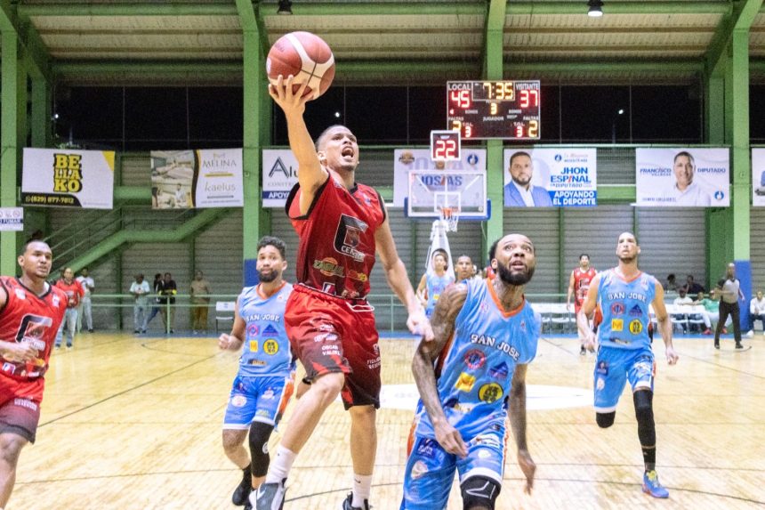 Clubes Centro y Cambelén se imponen en torneo basket superior de Higüey