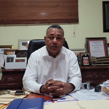 Alcalde de Boca Chica pide intervención del Presidente Abinader ante amenazas de desalojar a 15 mil familias