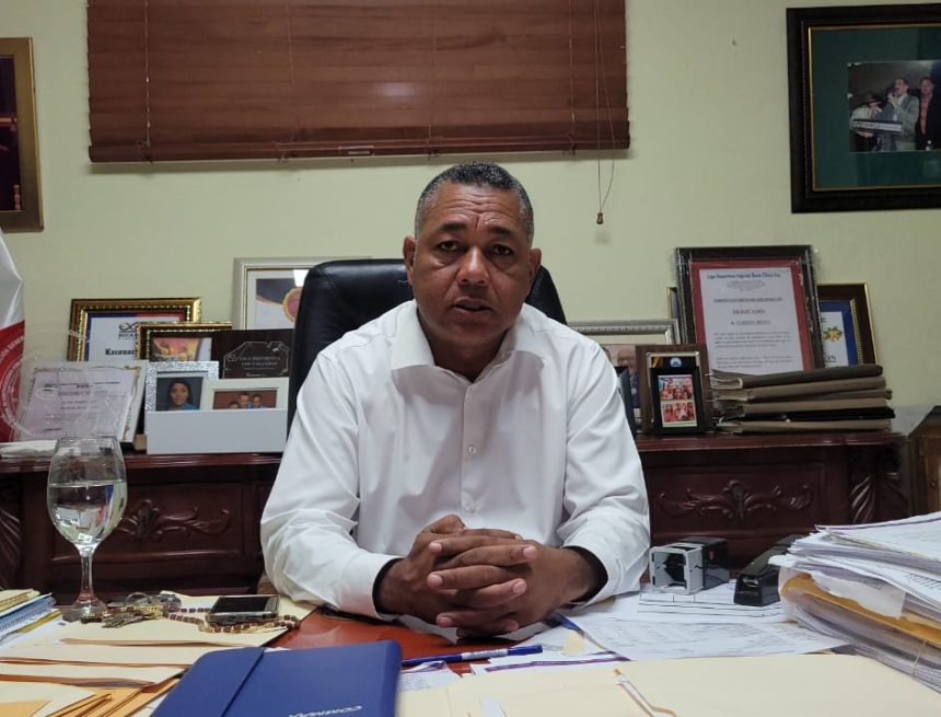 Alcalde de Boca Chica pide intervención del Presidente Abinader ante amenazas de desalojar a 15 mil familias