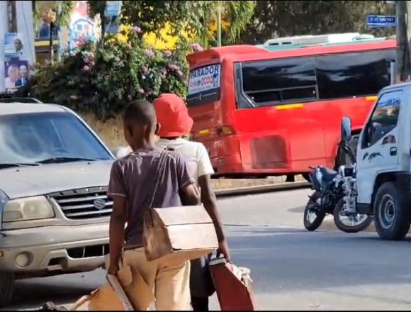 Preocupación en Elías Piña por Aumento de Madres y Niños Haitianos en las Calles