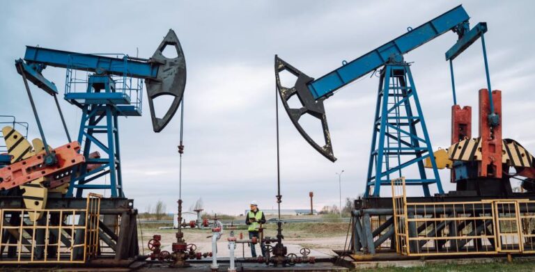 El petróleo de Texas abre con una subida del 2,85 %, en 74,07 dólares el barril