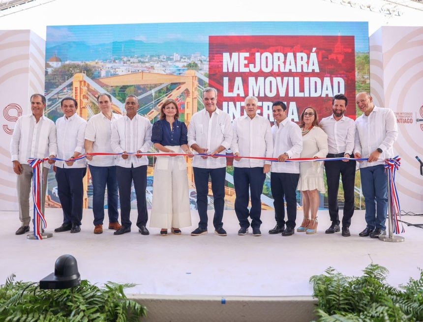 El presidente Luis Abinader Corona inauguró la Línea 1 del Teleférico de Santiago.