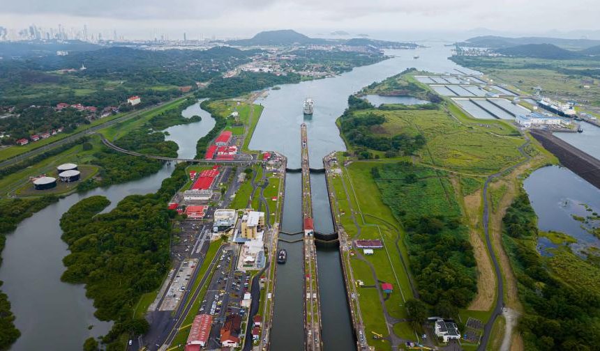 El canal de Panamá espera normalizar por completo el tránsito de buques en 2025