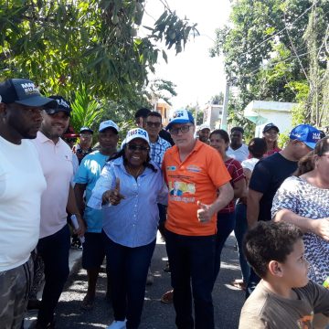 Movimiento Indeciso Luis 4 mas, activa las calles de Boca Chica en apoyo a la candidatura de la Diputada Maria Suarez