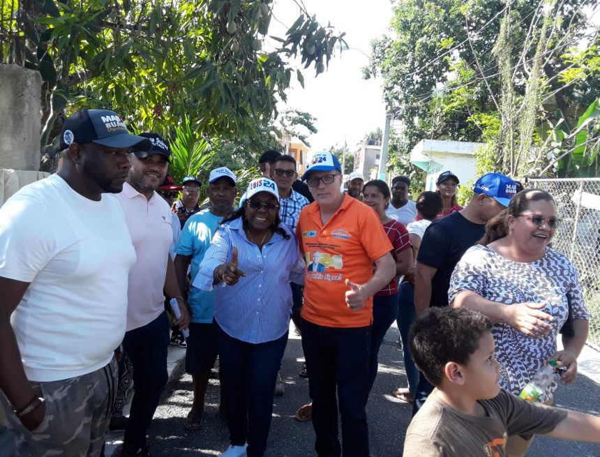 Movimiento Indeciso Luis 4 mas, activa las calles de Boca Chica en apoyo a la candidatura de la Diputada Maria Suarez