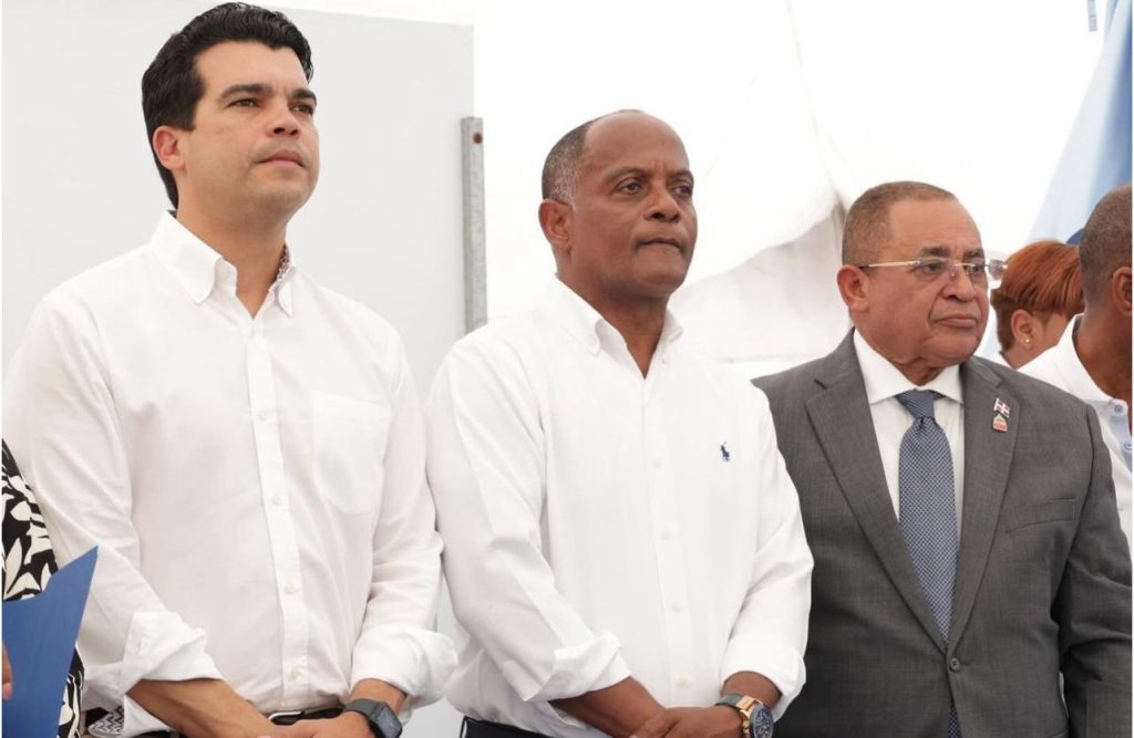 Félix de León en el acto de inicio del proyecto de acueducto.