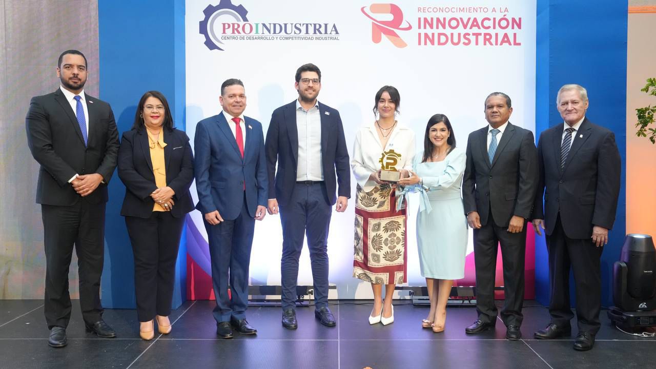 Empresas SOS Carbon y SOS Biotech ganan premio de Proindustria en las categorías “Innovación de Productos” y “Excelencia a la Innovación”