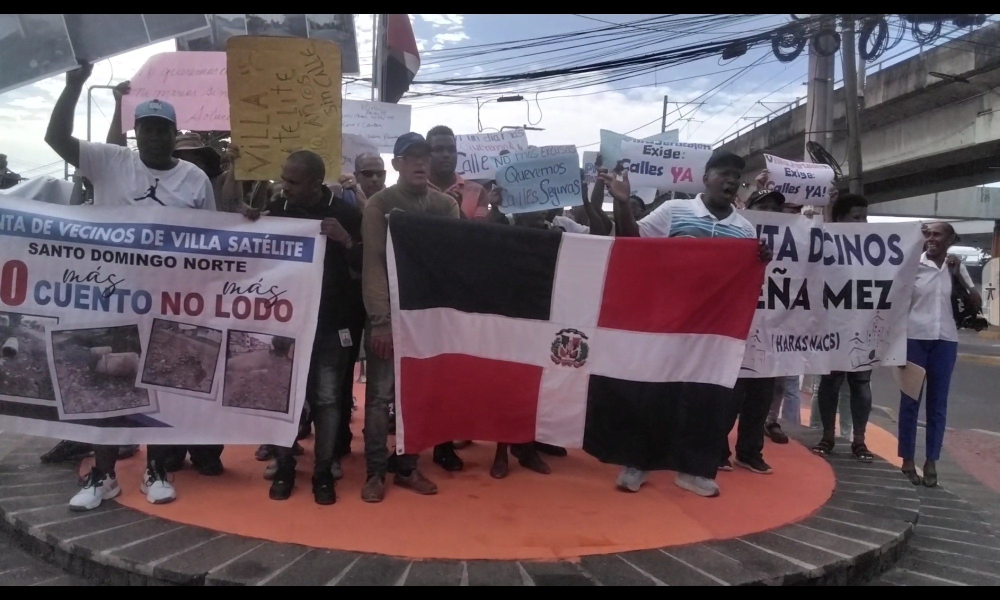 Presidentes de Juntas de Vecinos de Santo Domingo Norte exigen asfaltado de calles