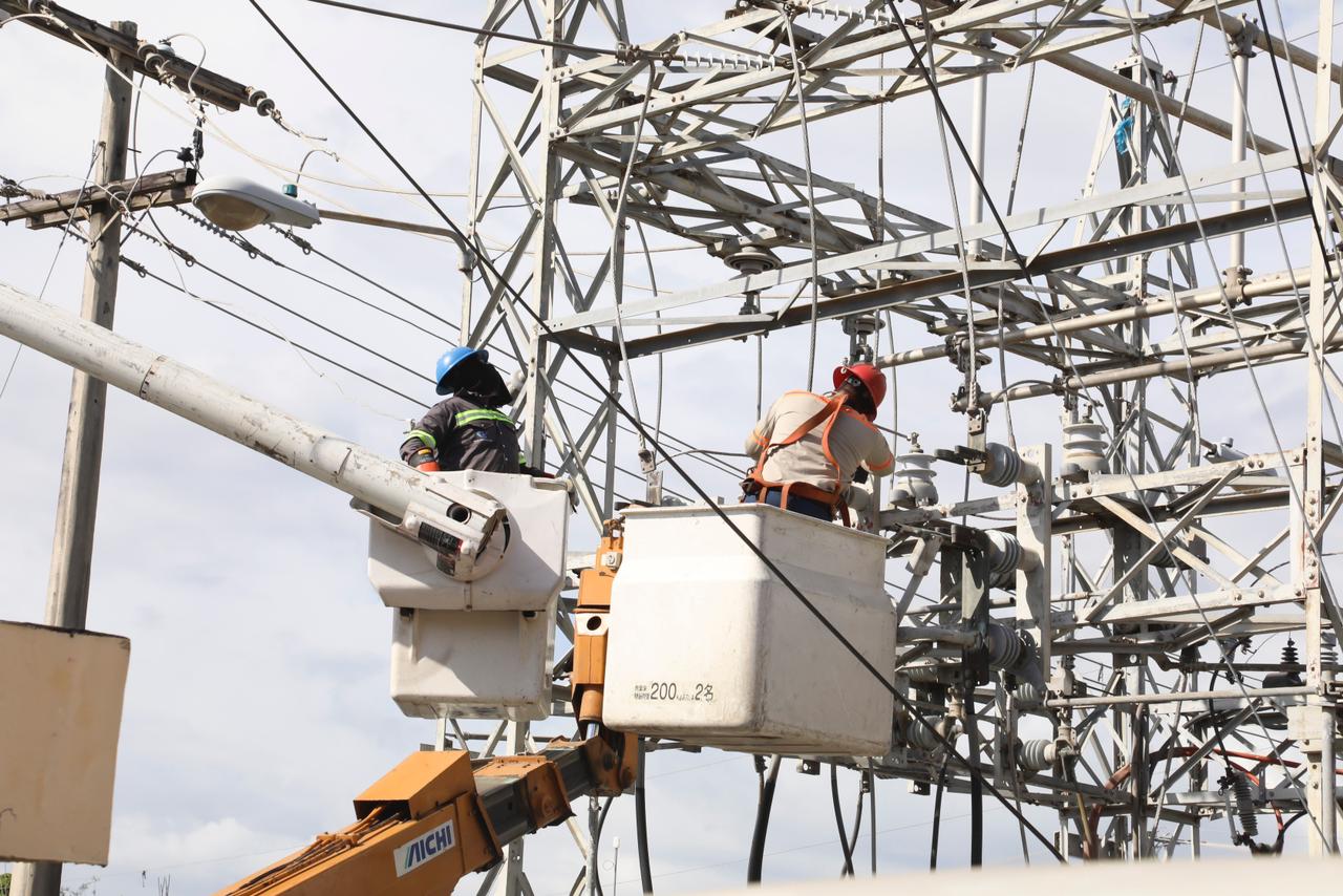 EDEEste instala transformador para mejorar servicio eléctrico en Sabana Perdida