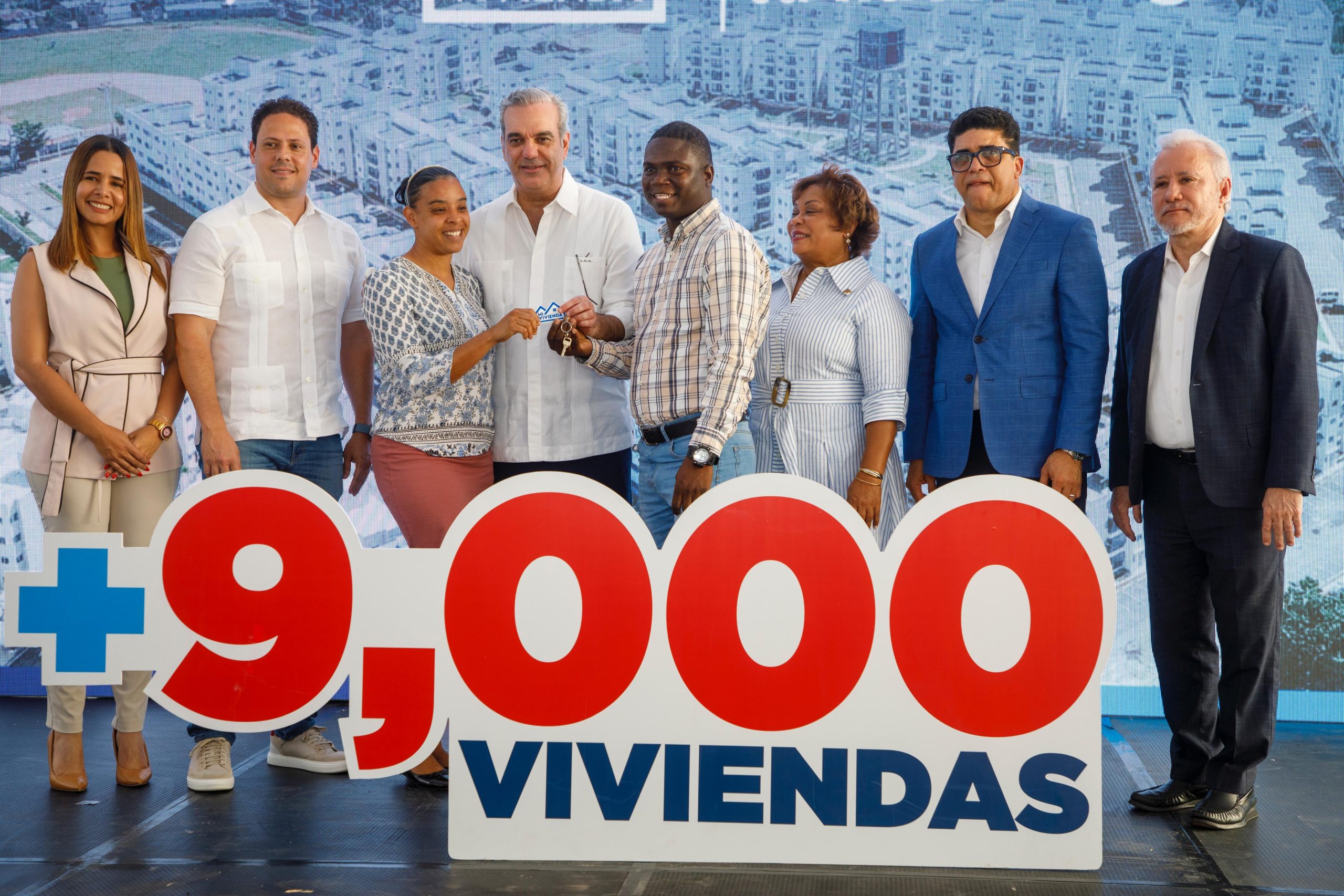 Presidente Abinader entrega 266 nuevos apartamentos en San Luis; Plan Mi Vivienda supera los 9,000 apartamentos construidos a nivel nacional