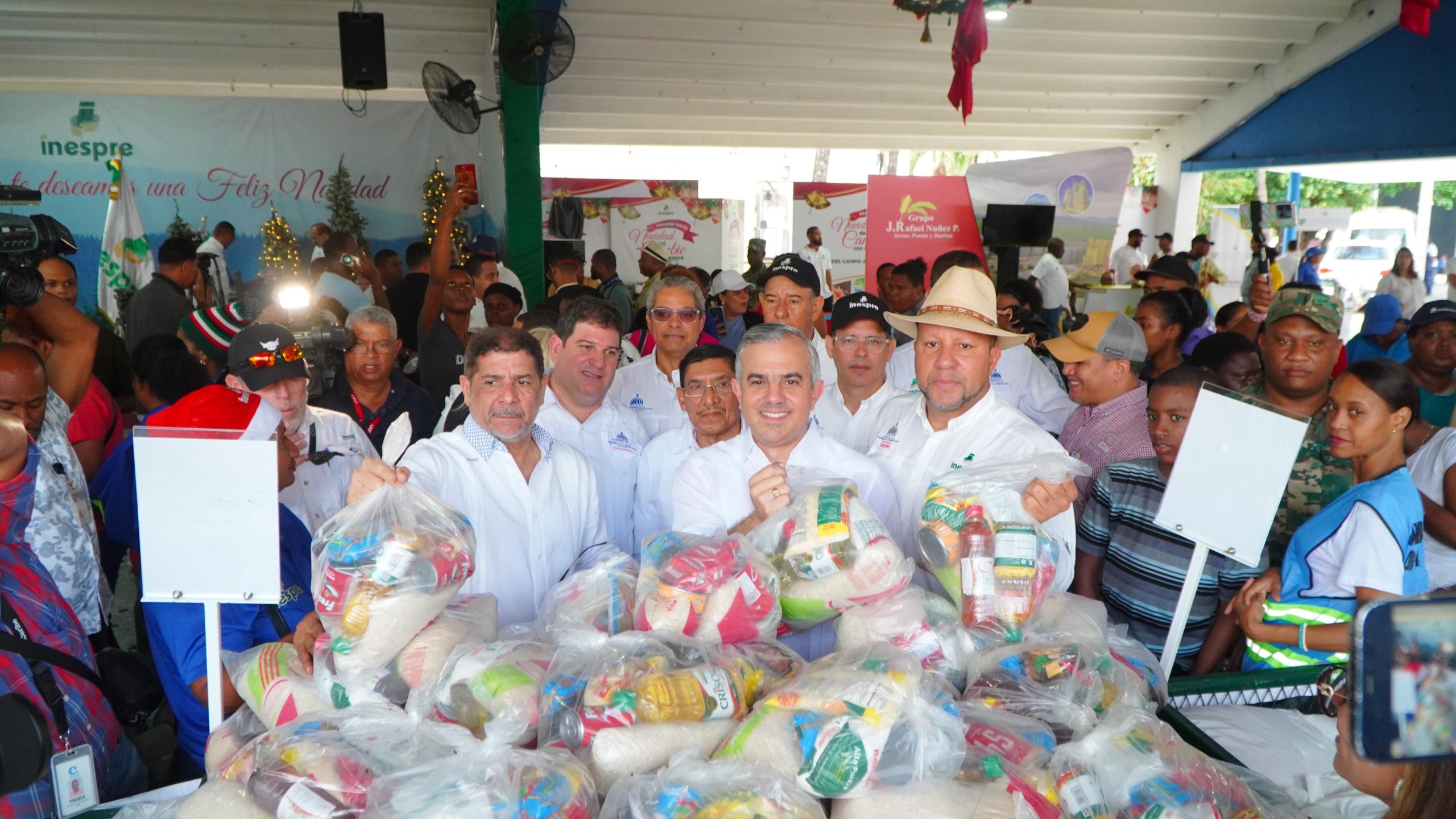 Miles de personas asisten a la Feria Navidad del Cambio con el Inespre en la Ciudad Ganadera