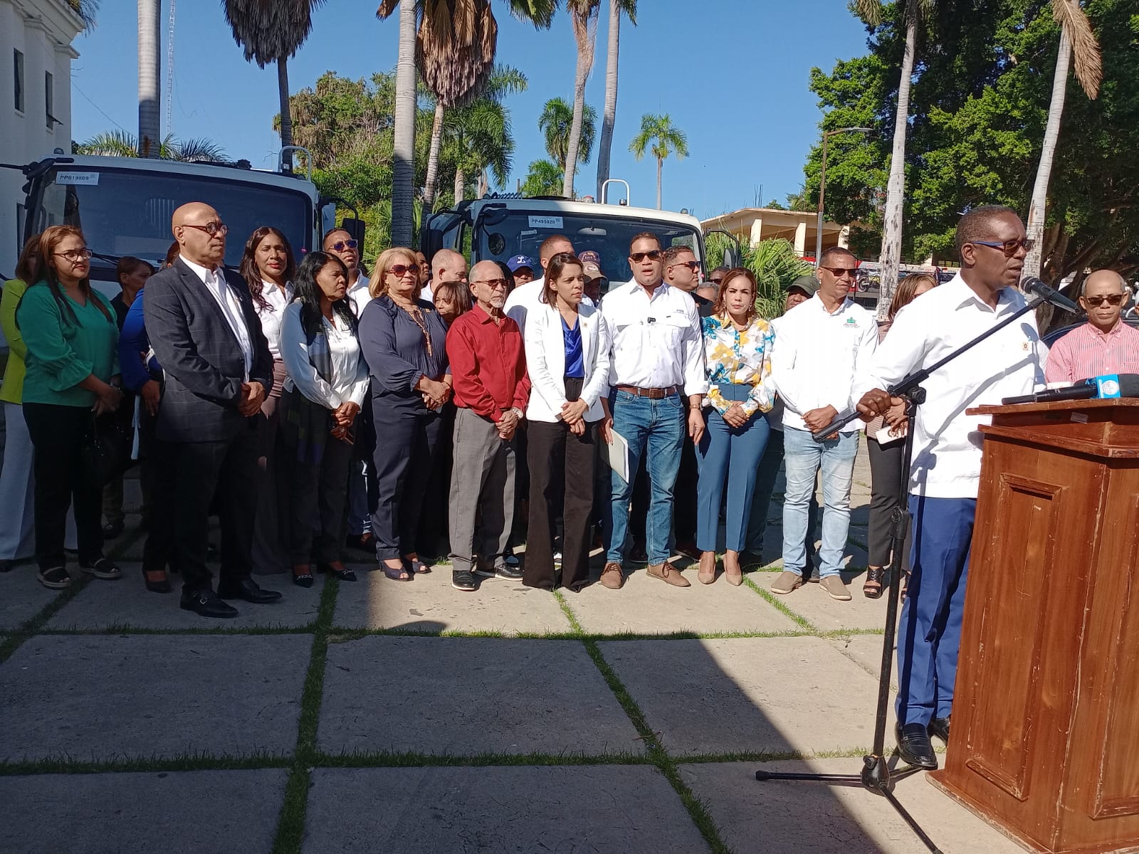 Alcalde de SJM pone en operación camiones cero kilómetros al servicio de recogida de basura